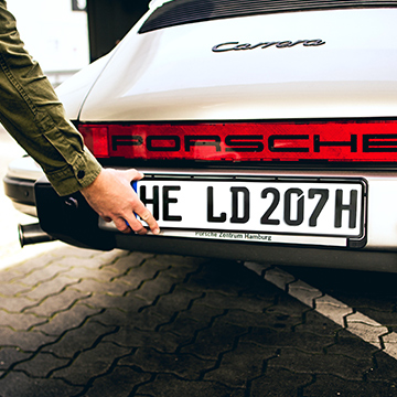 3D Kennzeichen am Porsche