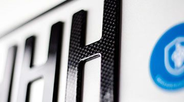 Individuelle Kennzeichen in Carbon