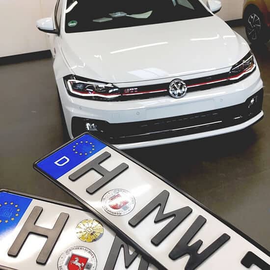 Weißer VW und 3D Kennzeichen