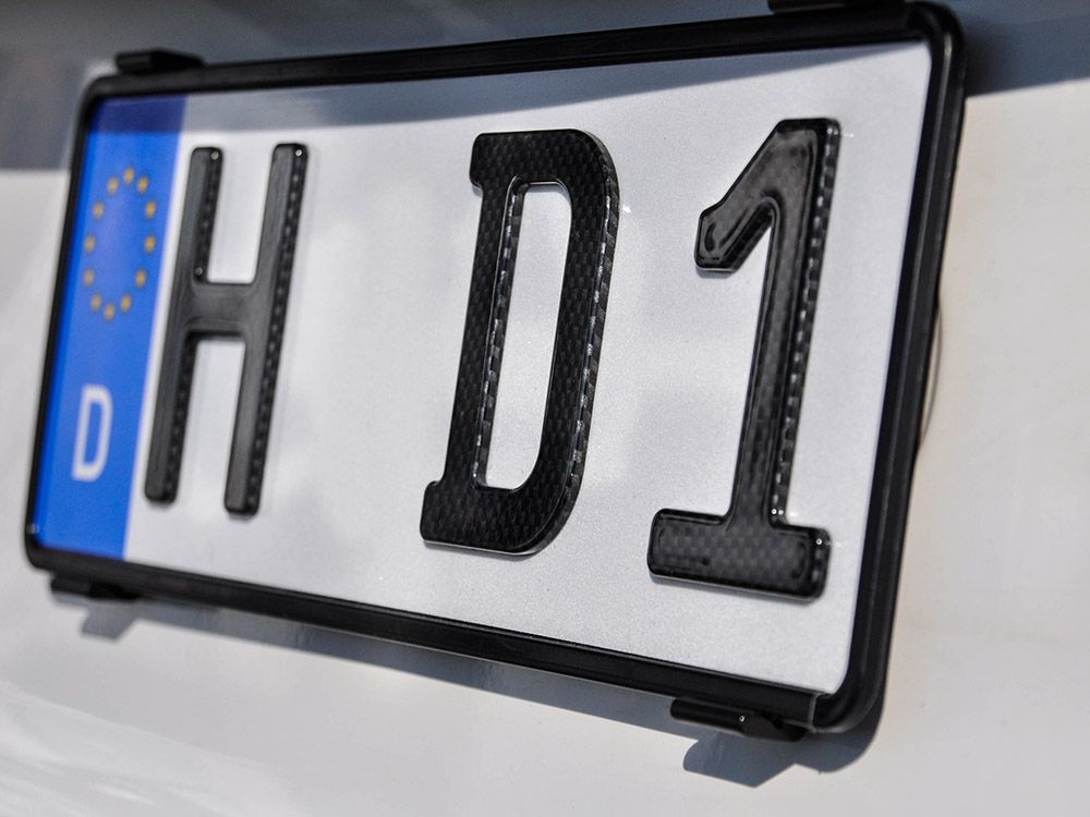 Kurzes 3D Kennzeichen in Carbon-Optik | Jetzt online konfigurieren